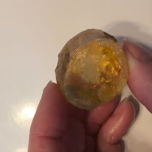 95.9 ct Ethiopian Flashy Opal